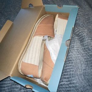 Classic Ortholite TOMS women size 10 Worn once in the house with box